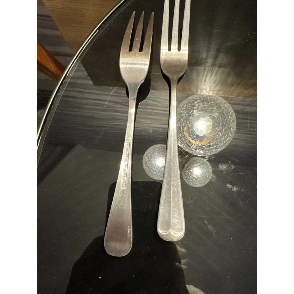 Rogers Korea Wellesley Stainless Flatware Dinner Forks-2